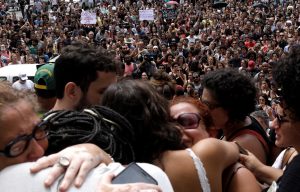 Demonstrators react outside the city council chamber ahead of the wake of Rio de Janeiro's city councillor Marielle Franco, 38, who was shot dead, in Rio de Janeiro, Brazil March 15, 2018. REUTERS/Ricardo Moraes