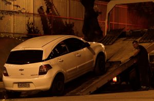 The car in which Rio de Janeiro city councilor Marielle Franco was shot dead is towed from the crime scene in Rio de Janeiro, Brazil March 15, 2018. REUTERS/Ricardo Moraes