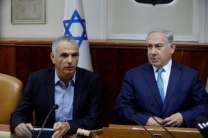 FILE PHOTO: Israeli Prime Minister Benjamin Netanyahu (R) and Israeli Finance Minister Moshe Kahlon attend the weekly cabinet meeting at the Prime Minister's office in Jerusalem December 24, 2017. REUTERS/Amir Cohen/File Photo
