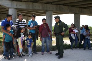 Border patrol agent Sergio Ramirez talks with immigrants who illegally crossed the border from Mexico into the U.S. in the Rio Grande Valley sector, near McAllen, Texas, U.S., April 2, 2018. REUTERS/Loren Elliott
