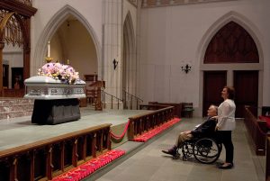Former U.S. President George H. W. Bush looks at the casket of his late wife, former first lady Barbara Bush with his daughter Dorothy "Doro" Bush Koch during the visitation at St. Martin's Episcopal Church in Houston, Texas, U.S. April 20, 2018. Mark Burns/Office of George H.W. Bush/Pool via REUTERS