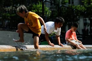 Children play at the fountain during hot weather day in Bryant Park in Manhattan, New York, U.S., July 1, 2018. REUTERS/Eduardo Munoz