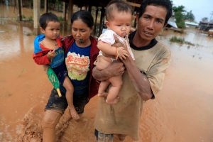 Parents carry their children as they leave their home during the flood after the Xepian-Xe Nam Noy hydropower dam collapsed in Attapeu province, Laos July 26, 2018. REUTERS/Soe Zeya Tun