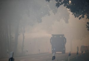 Firefighters help to put out a forest fire near Treuenbrietzen, Germany August 24, 2018. REUTERS/Hannibal Hanschke