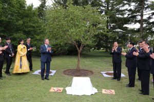 South Korean President Moon Jae-in attends an unveiling ceremony of the commemorative tree in Pyongyang, North Korea, September 19, 2018. Pyeongyang Press Corps/Pool via REUTERS