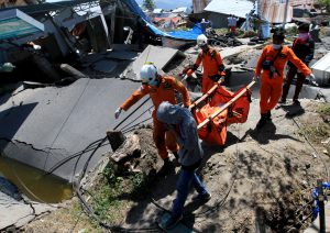 Indonesian rescue workers evacuate the body of a victim of an earthquake in Petabo, South Palu, Central Sulawesi, Indonesia, October 1, 2018, in this photo taken by Antara Foto. Antara Foto/Akbar Tado via REUTERS
