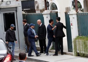 Saudi officials arrive to the residence of Saudi Arabia's Consul General Mohammad al-Otaibi in Istanbul, Turkey October 17, 2018. REUTERS/Murad Sezer